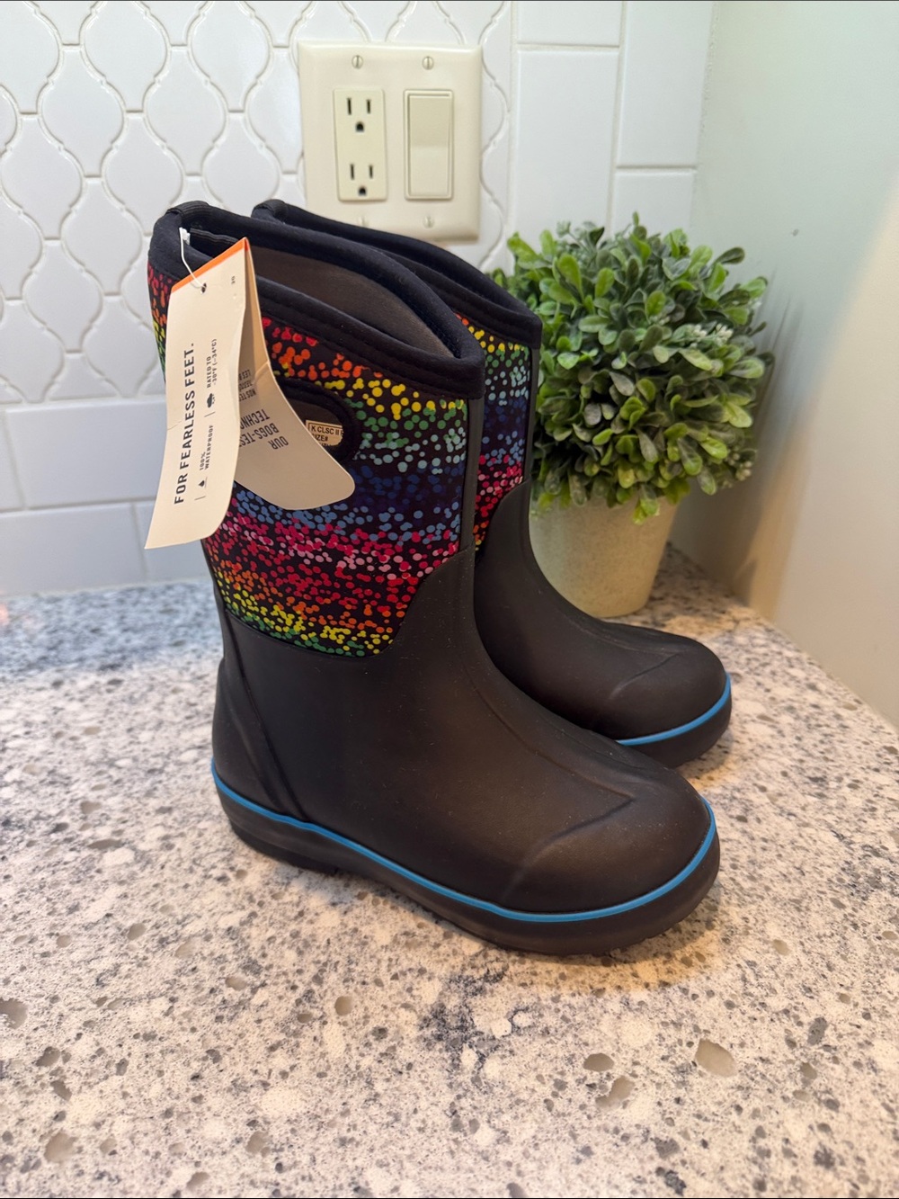 Bogs Classic II Rainbow Dots -youth  Size 3 Black Multi New